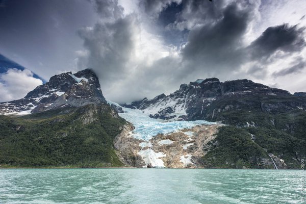 By JOAQUIN LAGOS; 24 de octubre año 2016, el Parque nacional Bernardo O'higgins es uno de los más australes de Chile. El glaciar Balmaceda en la foto dentro de este parque, es un claro ejemplo de la aceleración en el retroceso de los hielos continentales, dejando clara mente a la vista sus bases de roca granítica.
