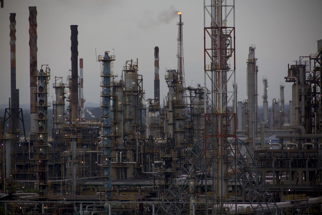 By Elize Labuschagne; The oil refinery in Barrancabermeja, Colombia is run by the State run oil company, Ecopetrol. At nearly 1,000 miles long, the Magdalena River covers 24% of the national territory and is an economic life-force for the more than 30 million Colombians that live throughout the basin. With the help of the Ministry of Environment and the river’s environmental authority, Cormagdalena, the Conservancy is implementing conservation strategies throughout the basin.